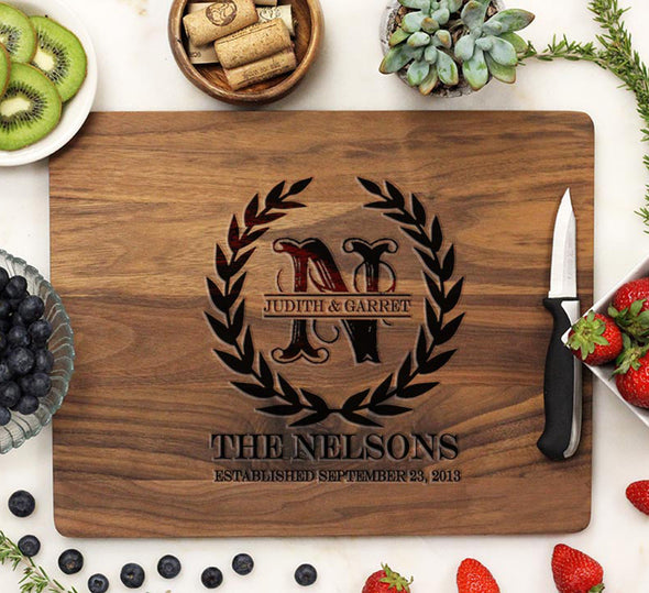 Cutting Board Olive Wreath "The Nelsons"