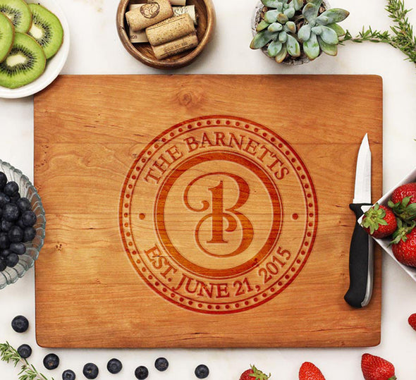 Cutting Board "Barnetts Curly Initial"